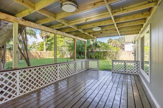 Building Photo - 807 S 12th St