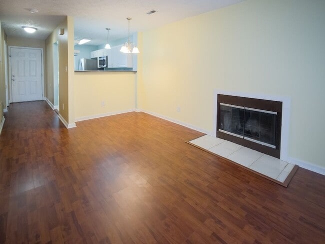 Building Photo - 650 Shadywood Ln