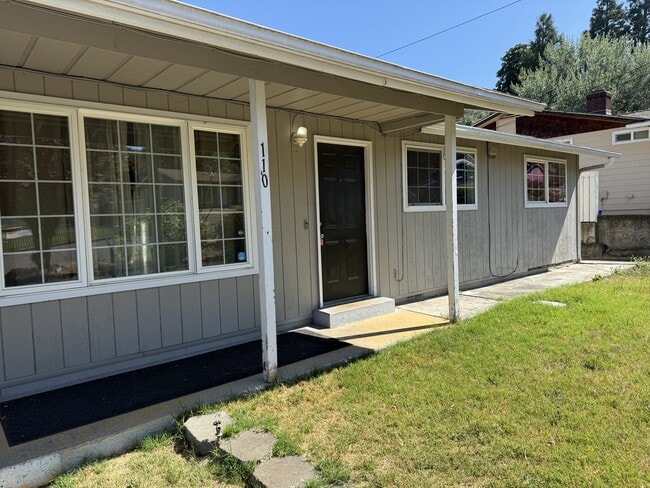 Primary Photo - 110 NE Isabell Ave