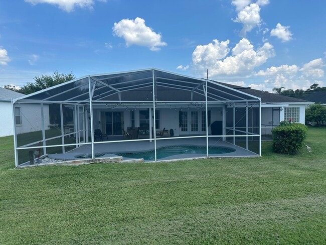 Building Photo - 2652 Hawthorne Ln