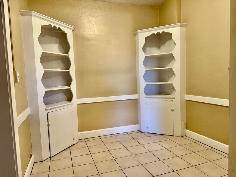 Building Photo - 330 St Paul St