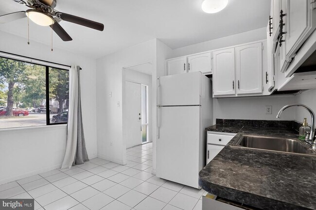 Building Photo - 1151 Dublin Pl