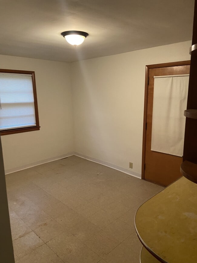 Utility Room/Mud Room - 2633 Cambria Mill Rd