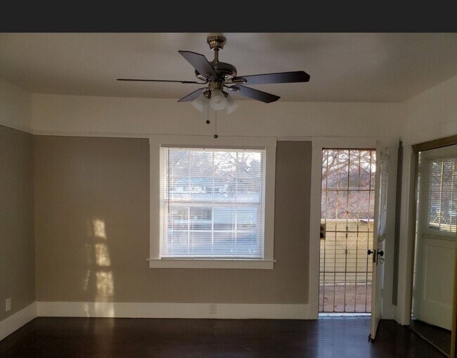 Building Photo - T Street 4 Plex