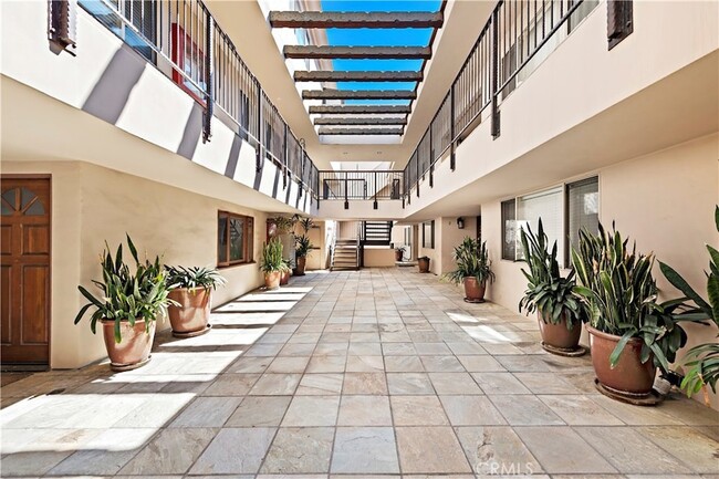 Building Photo - 2037 S Coast Hwy