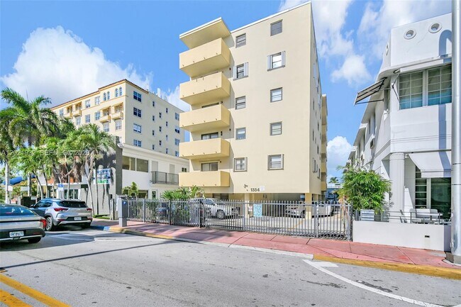 Building Photo - 1334 Collins Ave