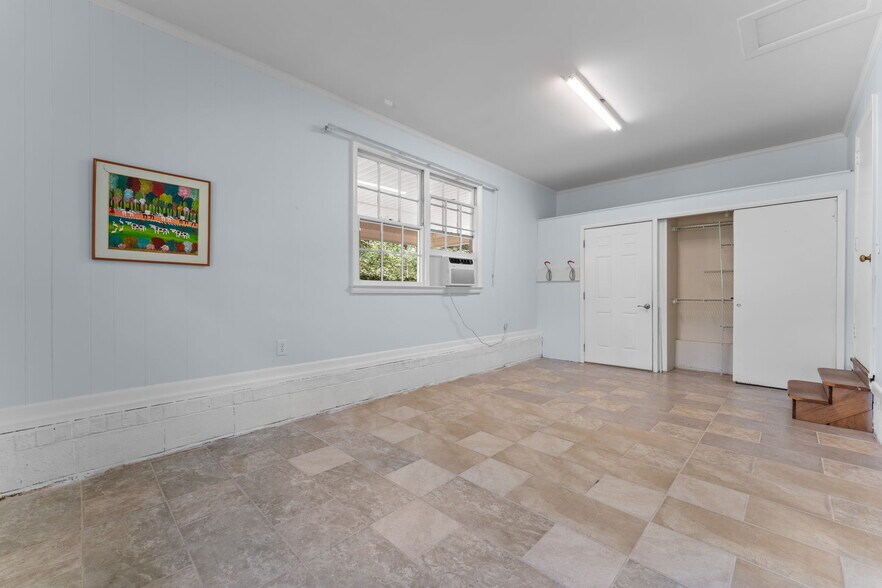 Building Photo - 1055 Inverness Rd