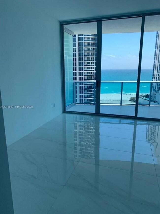 Building Photo - 17550 Collins Ave