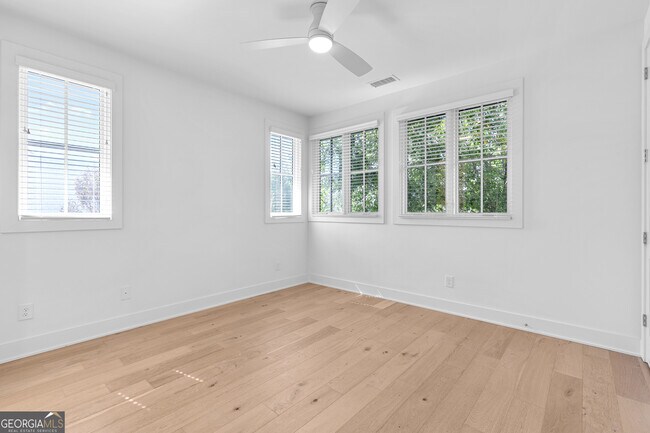 Building Photo - 110 Central Ave