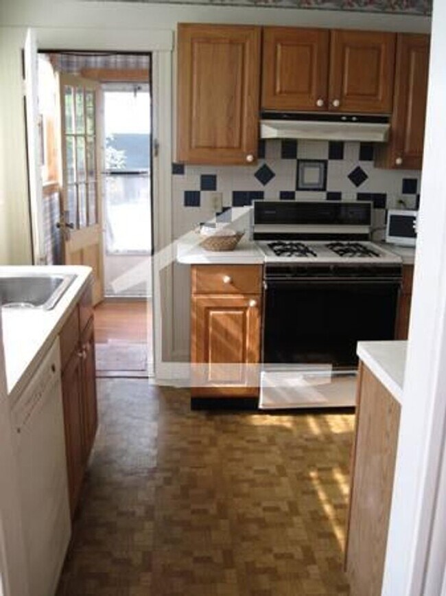 Building Photo - Central Brighton Location. Central Heat/AC, Laundry, Porch, Backyard, Eat-in Kitchen