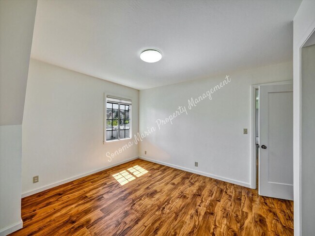Building Photo - 81 Elm Ave