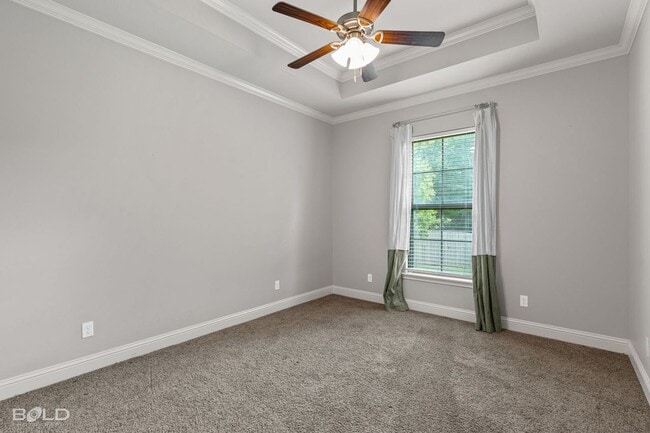 Building Photo - 302 Oscar Cir