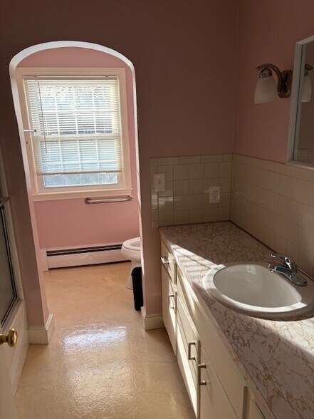 Building Photo - 1105 Sandwich Rd