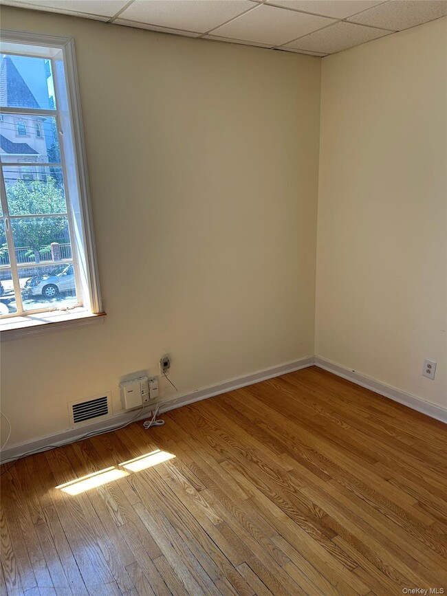 Building Photo - 1585 New York Ave