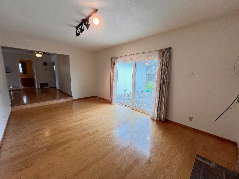 Building Photo - 2880 Freeman Pl