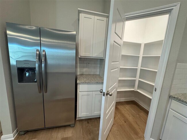 Building Photo - 423 Cross Barn Blvd