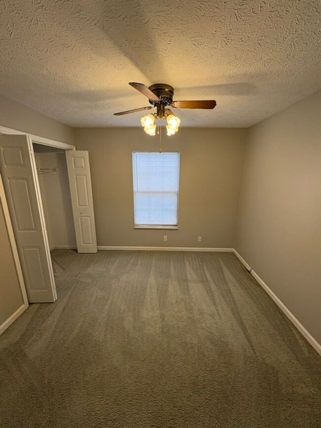 Building Photo - 153 Oakleaf Cir