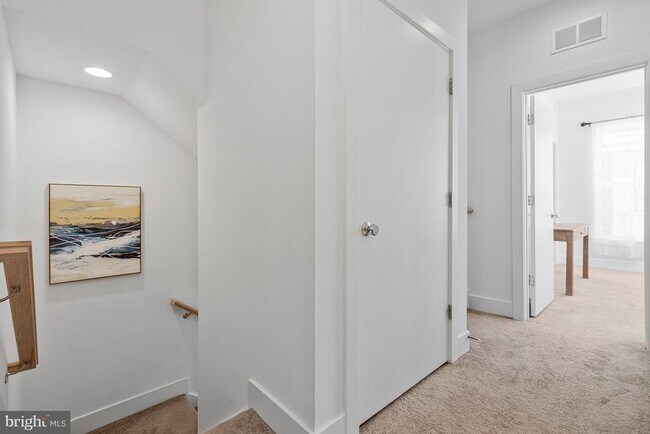 Building Photo - 40 Mural Walk NE