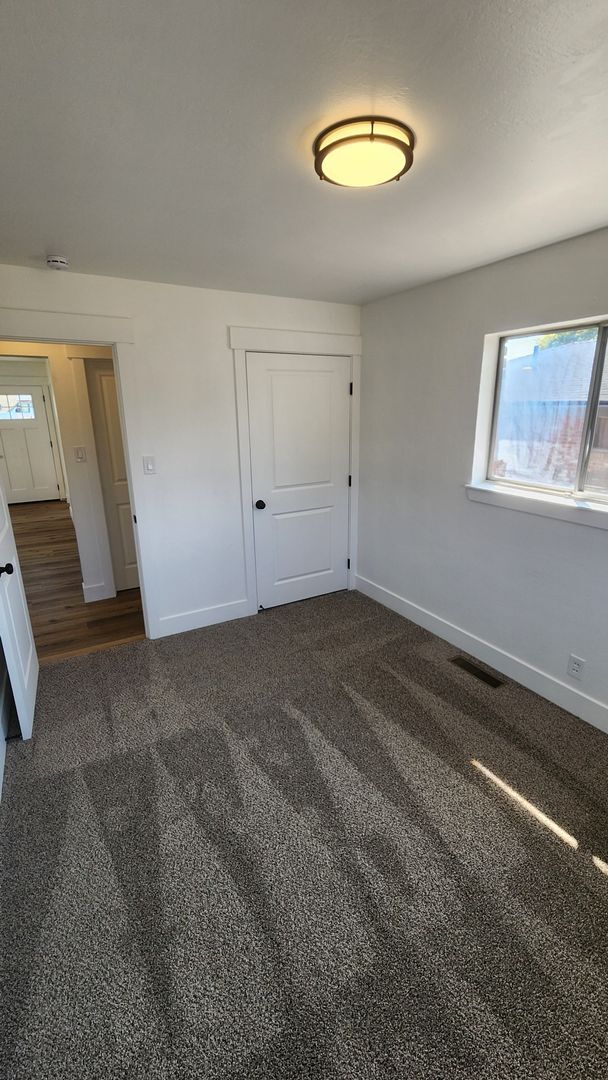 Building Photo - Move-In Ready Reno Gem