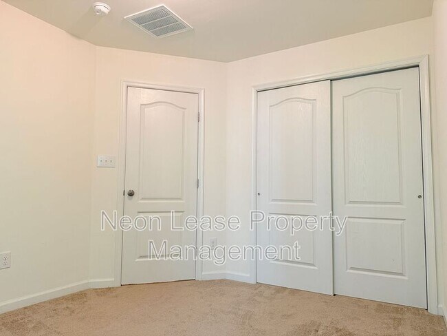 Building Photo - 262 Tea Party Trail