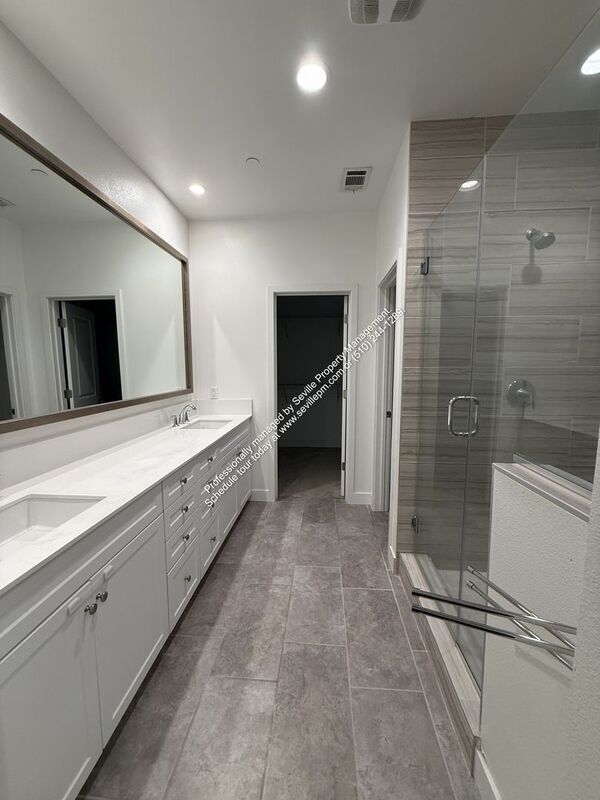 Building Photo - 1922 Willow St