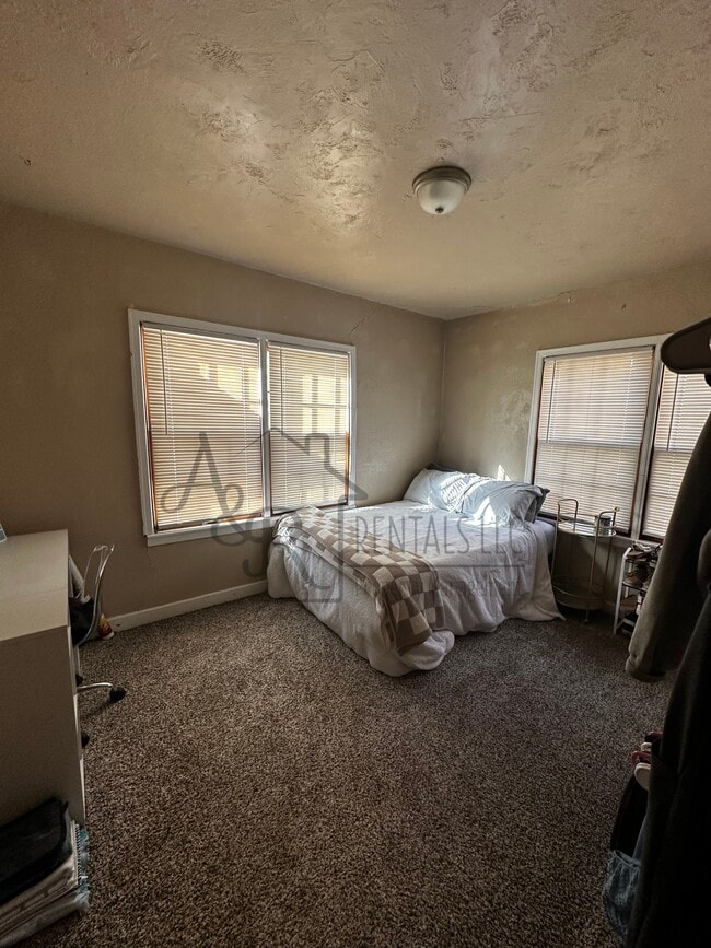 Building Photo - 602 N Walnut St