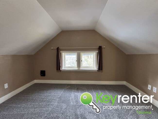 Building Photo - Charming 3-Bedroom Rental Home in Central ...