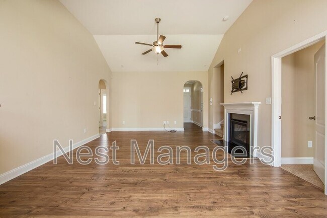 Building Photo - 620 Stonebriar Ave