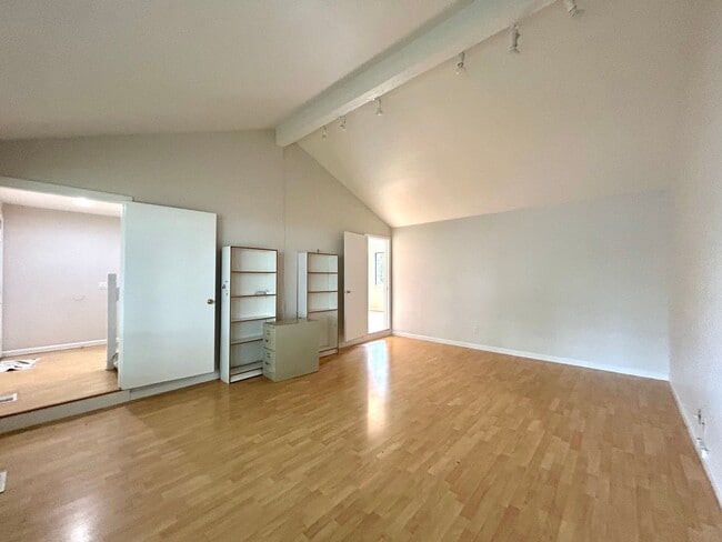 Building Photo - Beautiful 4BD Home | Fireplace, Fenced Backyard, Deck, Garage & A/C