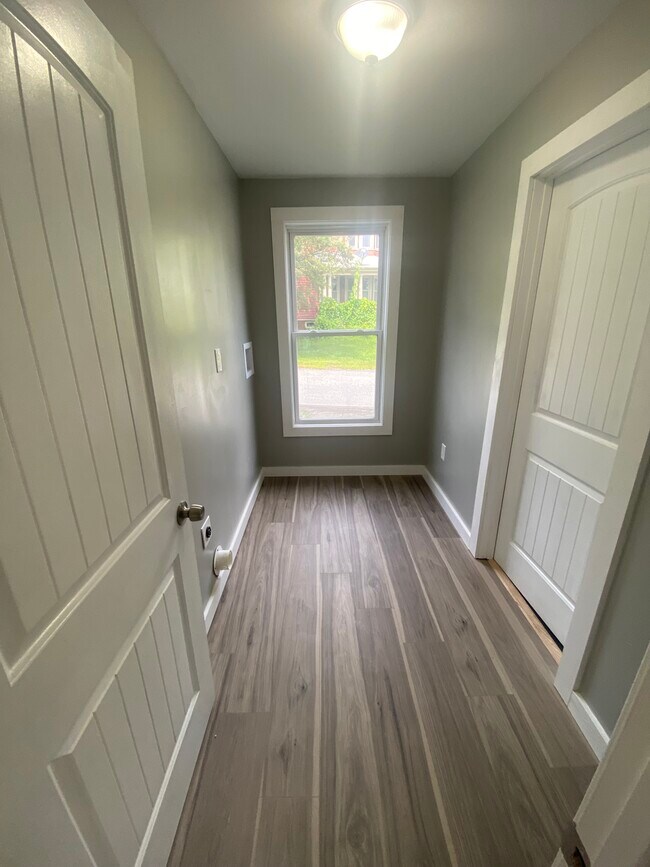 Building Photo - 70 Church St