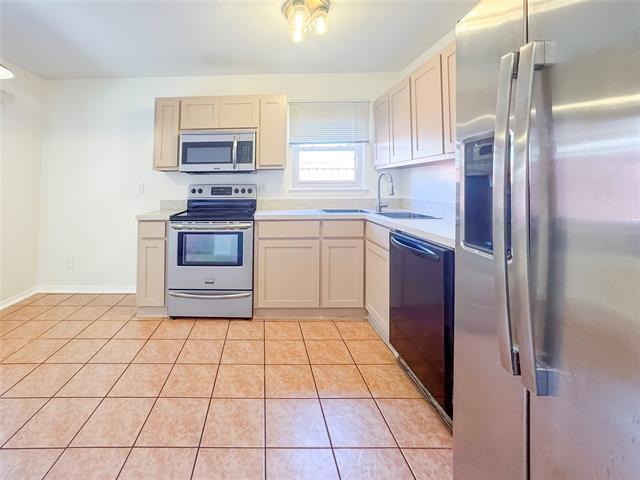 Building Photo - 3411 Briaroaks Dr