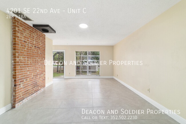 Building Photo - 4201 SE 22nd Ave