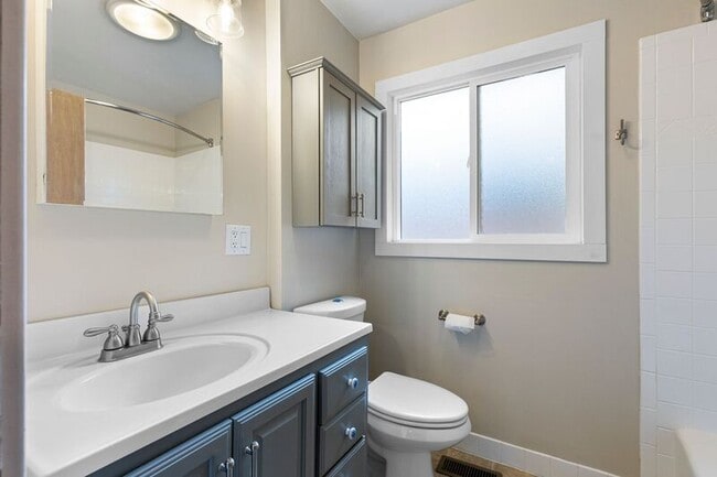 Building Photo - 8580 SE 34th Ave