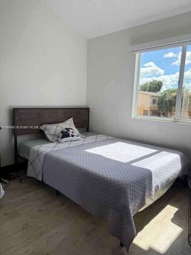 Building Photo - 6245 SW Kendale Lakes Cir