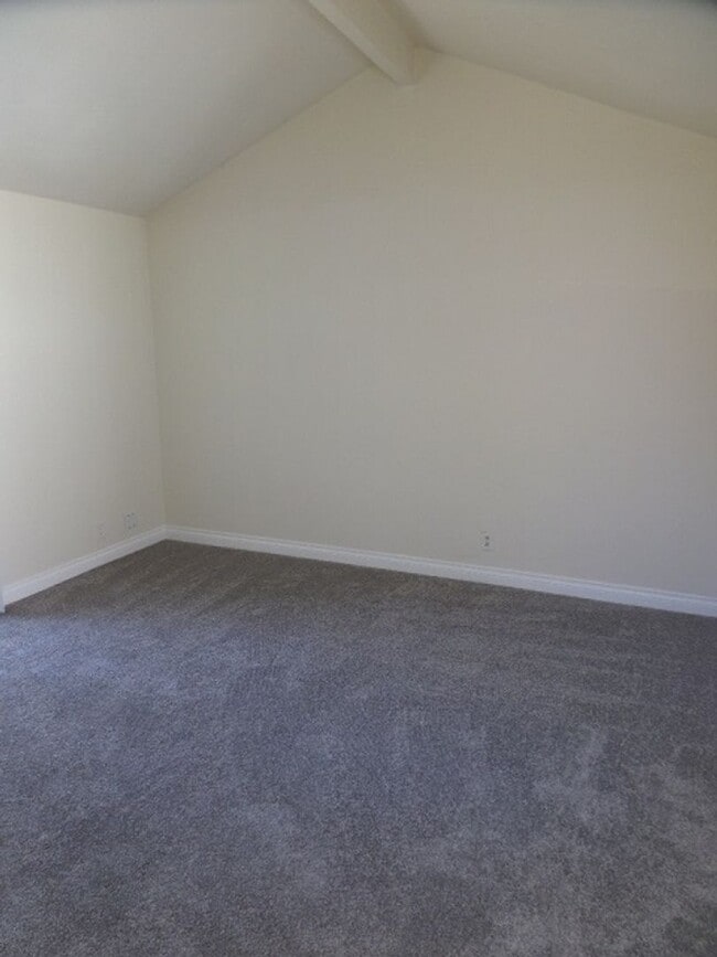 Building Photo - 3 Bedroom-2 Bathroom Single Story Home in ...