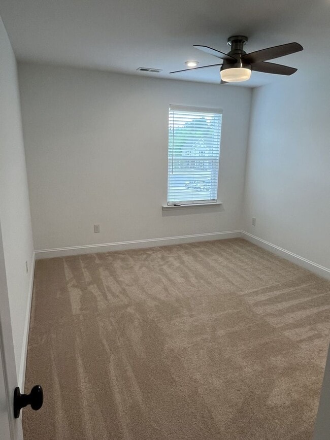 Building Photo - 616 Southstone Dr