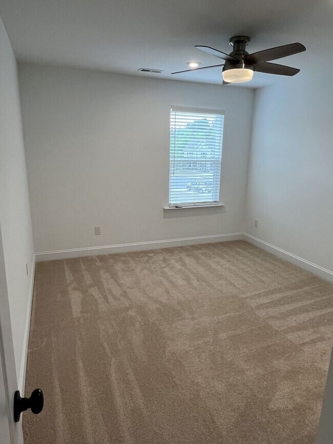 Building Photo - Spacious 5 Bed home in Stallings