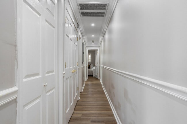 Building Photo - 426 Russell Ave