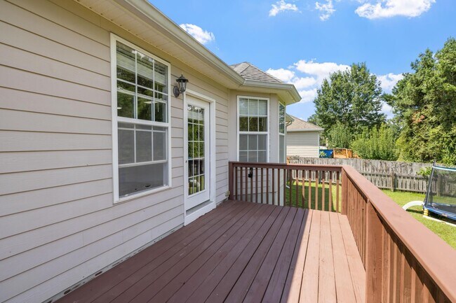 Building Photo - 5633 Tecumseh Dr