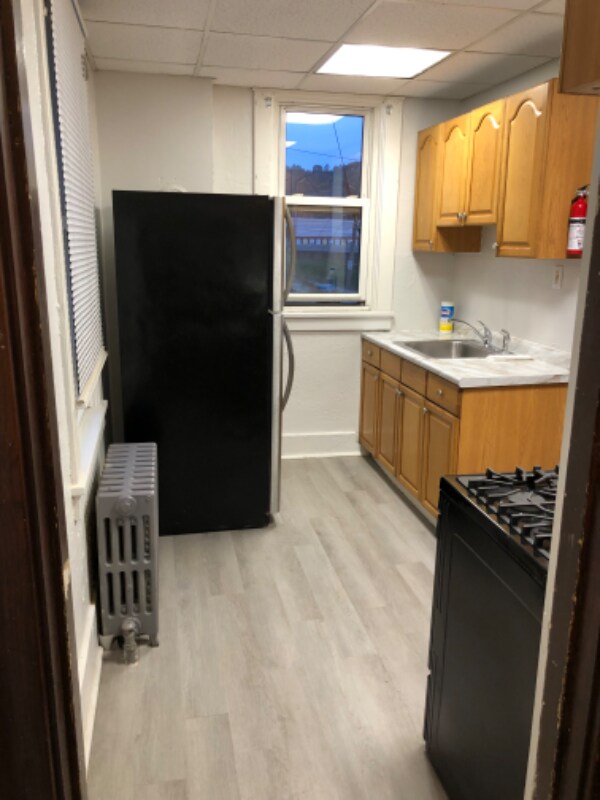 Building Photo - 700 Airbrake Ave