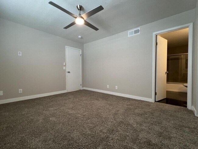 Building Photo - 7570 W Flamingo Rd