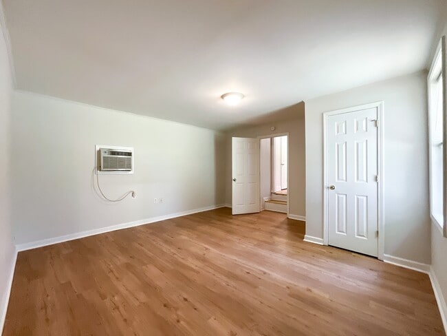 Building Photo - 512 Carl St