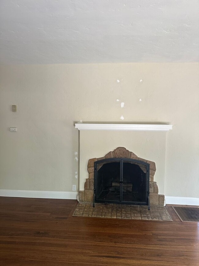 Building Photo - 49-1405