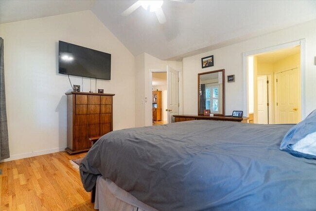 Building Photo - 68 Village Dr