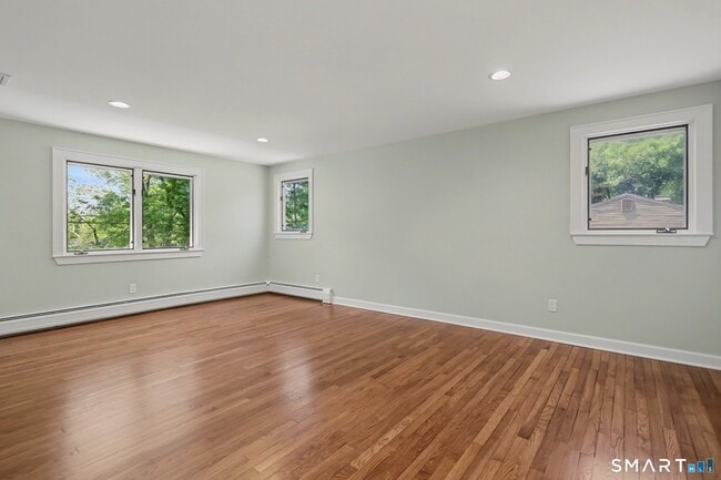 Building Photo - 145 Casmir Dr