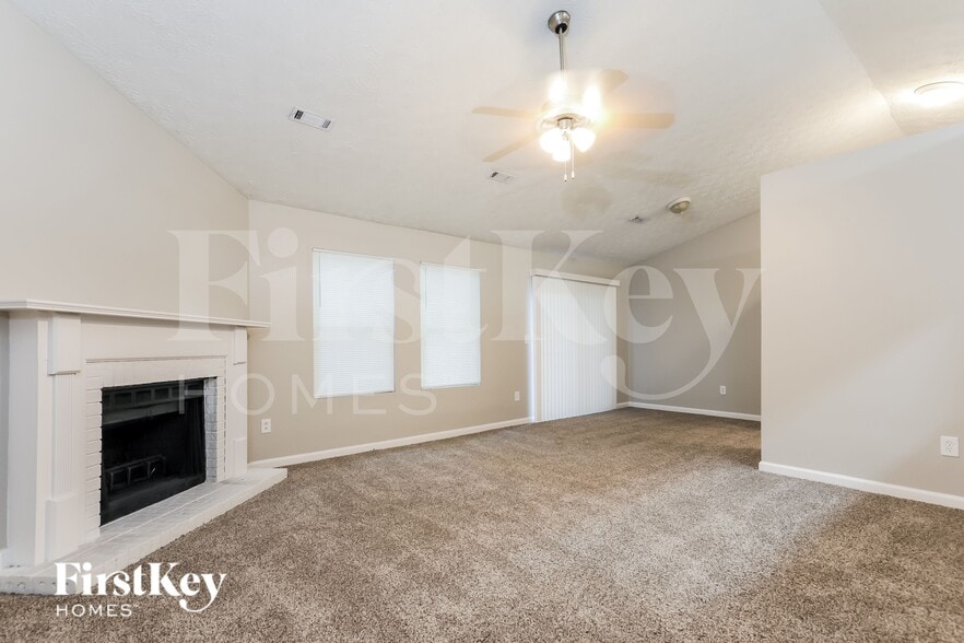 Building Photo - 206 Red Oak Dr