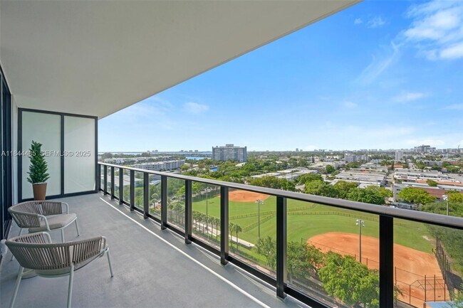 Building Photo - 580 72nd St