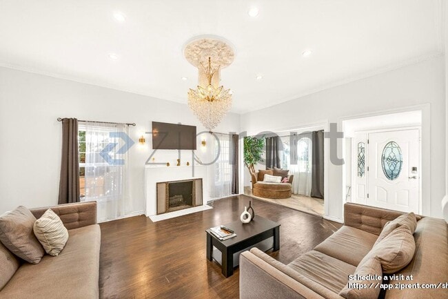 Building Photo - 138 N Hamel Dr