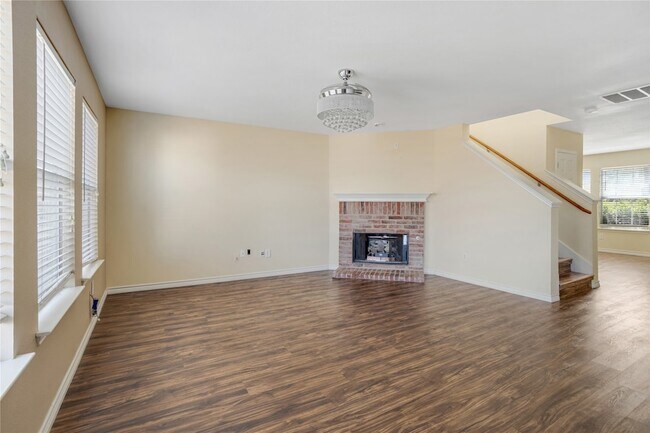 Building Photo - 1921 Southridge Ln