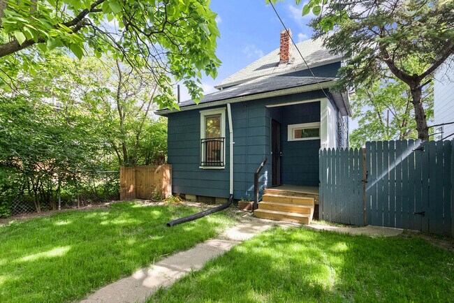 Building Photo - 1287 Mooberry St